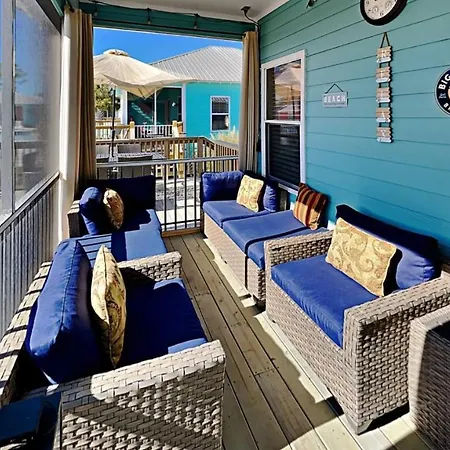 Salty Lil Beach House Overlooking Pool With A Huge Deck